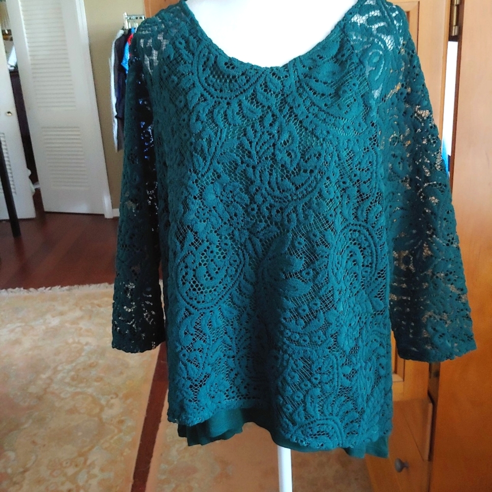 New York & Company Green Lace Top Size Large